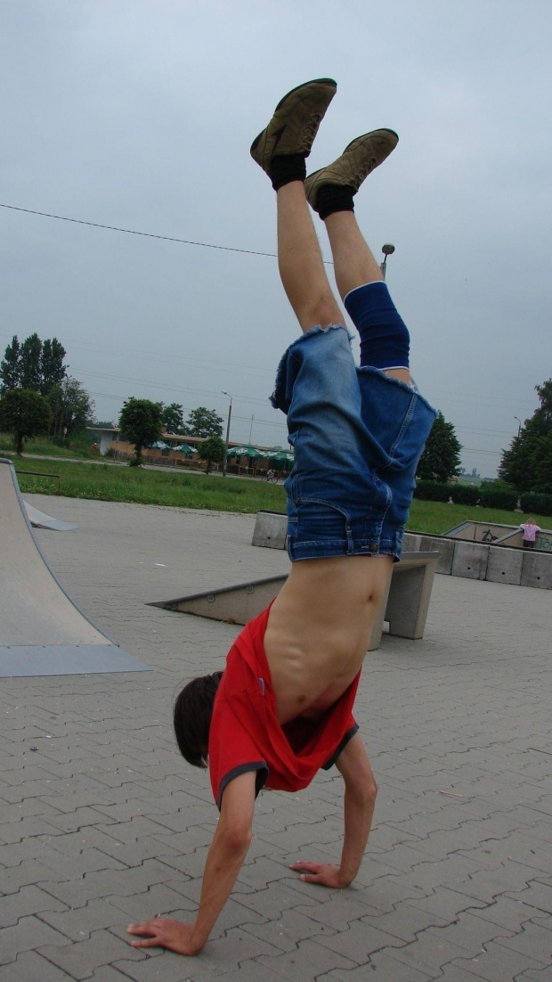 KruKu handstand #kruku #agv #parkour #akro