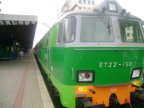 ET 22-158 prezentowany na Dniach Techniki Kolejowej w Katowicach #ET22 #kolej #lokomotywa #rekin #dworzec #katowice