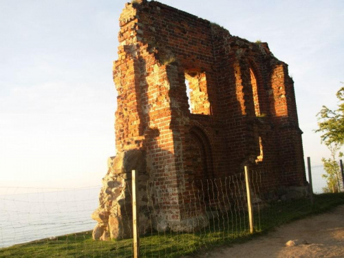 Ruiny kościoła w Trzęsaczu (okolice Rewala)